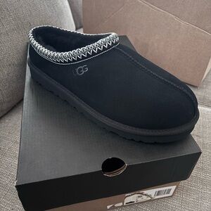 UGG Black Tasman II